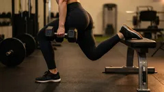 ブルガリアンスプリットスクワットの正しいやり方：フォーム、よくある間違い、コツ