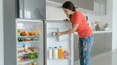 この物質を入れたコップを棚に置くだけで、冷蔵庫の中がいつでも爽やかで心地よい香りになります