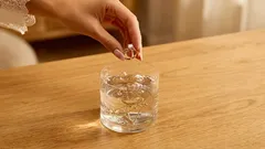 ジュエリーのお手入れ：自宅でシルバーとゴールドを再び輝かせる方法