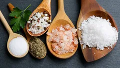 料理を塩辛くしすぎてしまったらどうする? これらの裏技で料理を救える