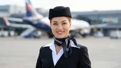 なぜ客室乗務員はスカーフを巻いているか、知っていますか？　それは単に見た目を良くするためだけではありません。